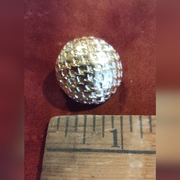 DIOR CHRISTIAN DIOR Vintage Gold Tone Houndstooth Textured Clip-On Earrings - Picture 6 of 7